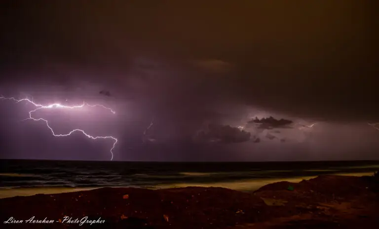 ברקים-בחוף-הים